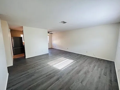 3 bed, 1.0 bath, 1000 sqft, $1,300 — Photo 2