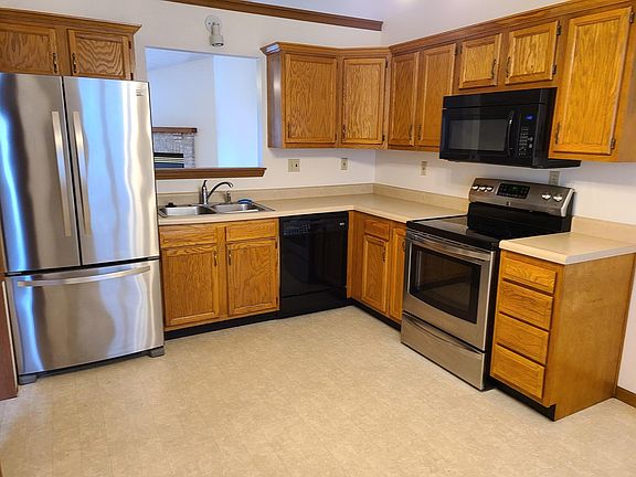 3rd image of 3529 Thornhill Cir W