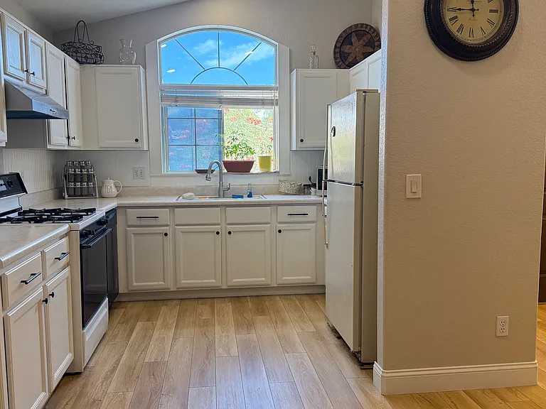 8271 N Camino De La Viola — Photo 4