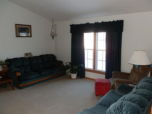 3rd image of 2344 Garden Dr