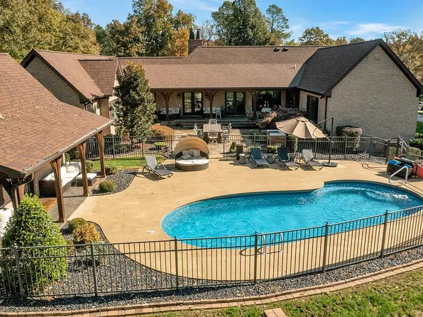 647 Gibbs Store Rd, Murray, KY 42071