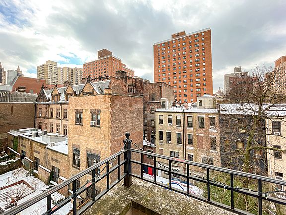 4th image of 150 W 92nd St APT 4E