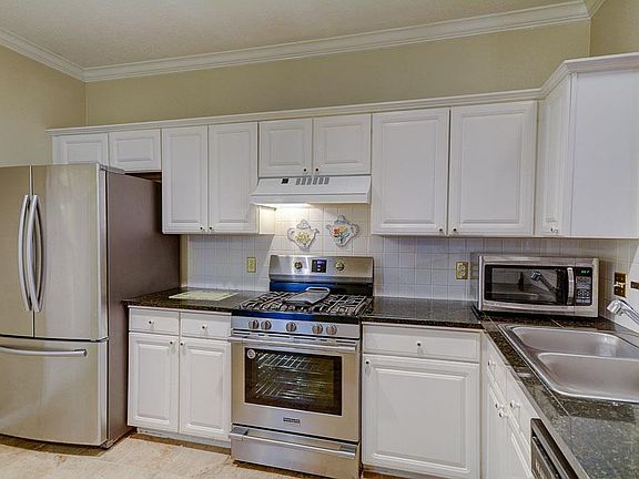 3rd image of 7 N Spiral Vine Cir