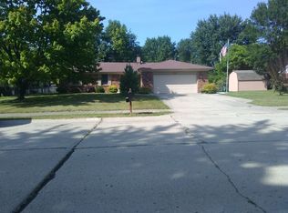308 Lake View Dr, Greenfield, IN 46140