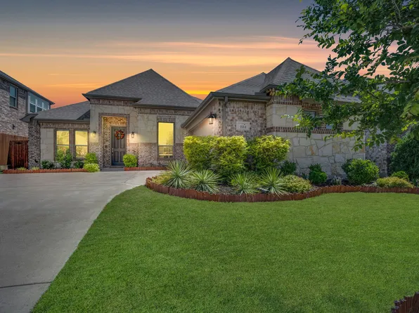 124 Red Pine Dr, Red Oak, TX 75154