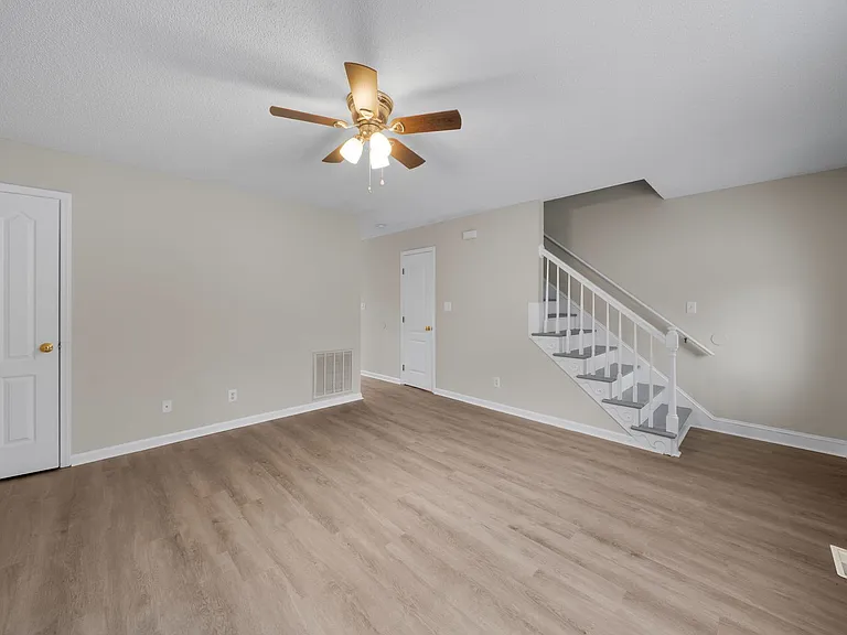 Cambridge Apartments — Photo 12