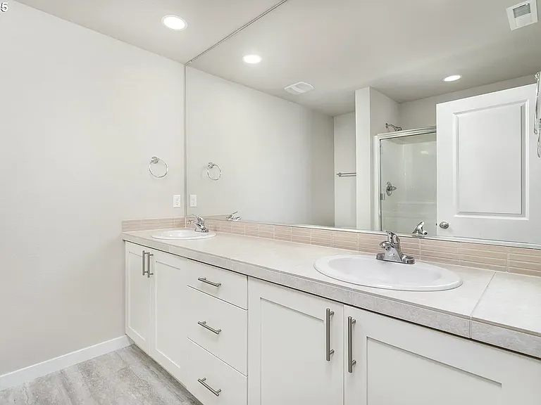 2745 S Magnolia Dr — Photo 19