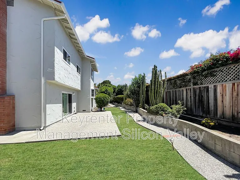 1806 Blackmore Ct — Photo 33