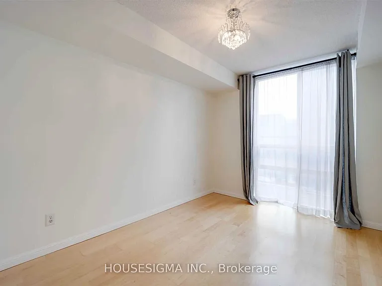 18 Stafford St #508 — Photo 14
