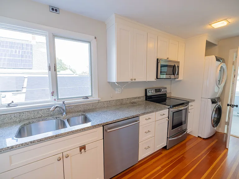12 Benham St #2 — Photo 24