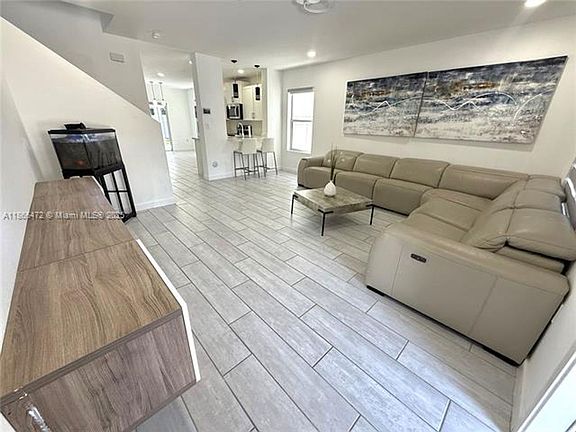 2nd image of 507 NE 6th Ct #507