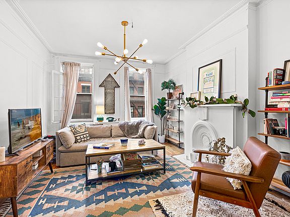 2nd image of 256 W 15th St APT 3FE