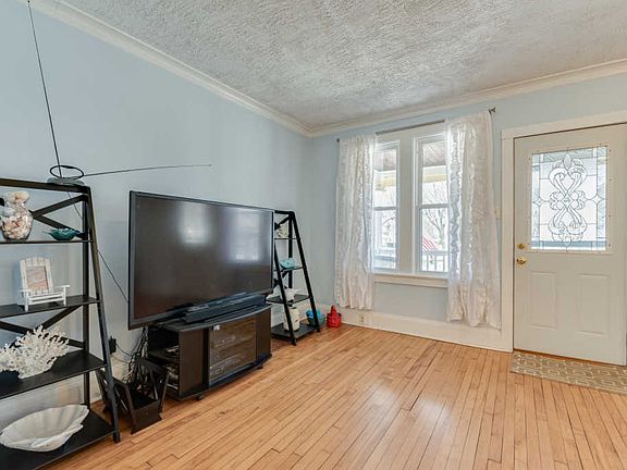 5th image of 6831 Auburn Ave