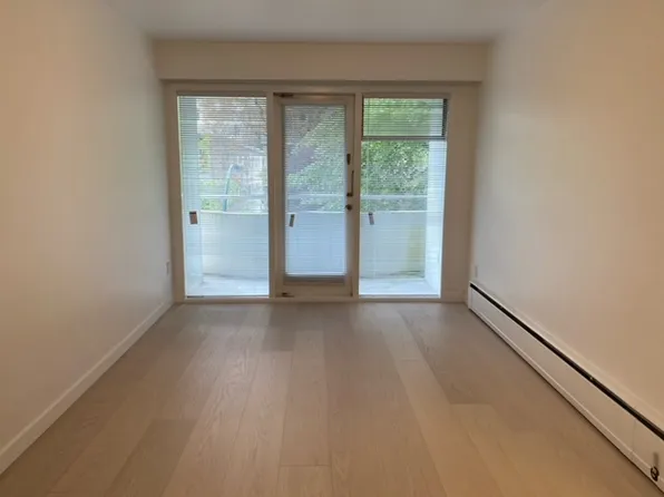 1906 Nelson St #403, Vancouver, BC V6G 1N2