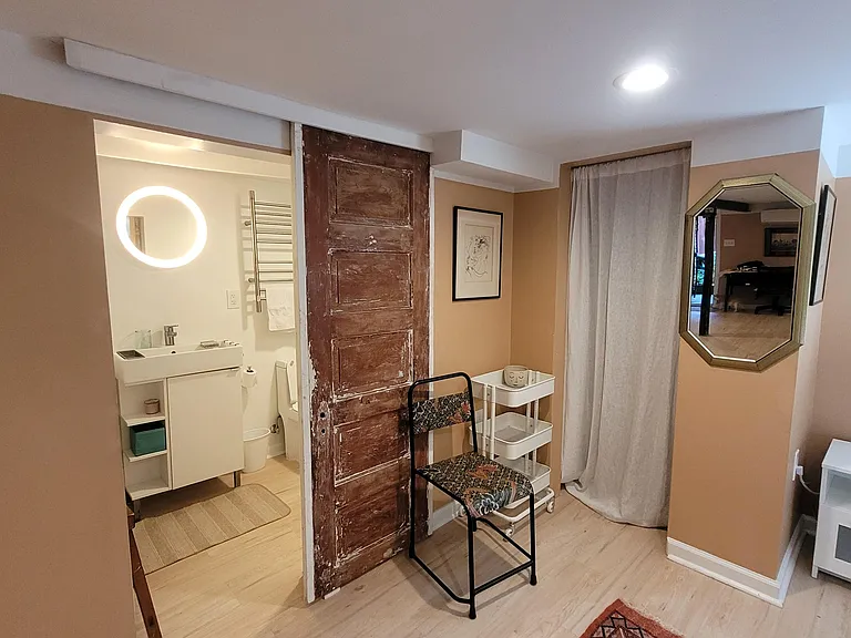 918 10th St NE #STUDIO — Photo 4