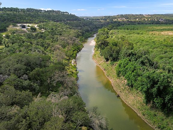 3rd image of 1869 PARADISE PKWY