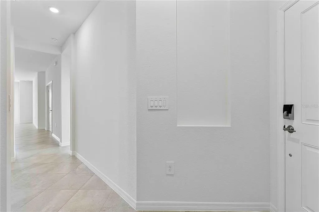 3 bed, 2.0 bath, 1392 sqft, $2,000 — Photo 4