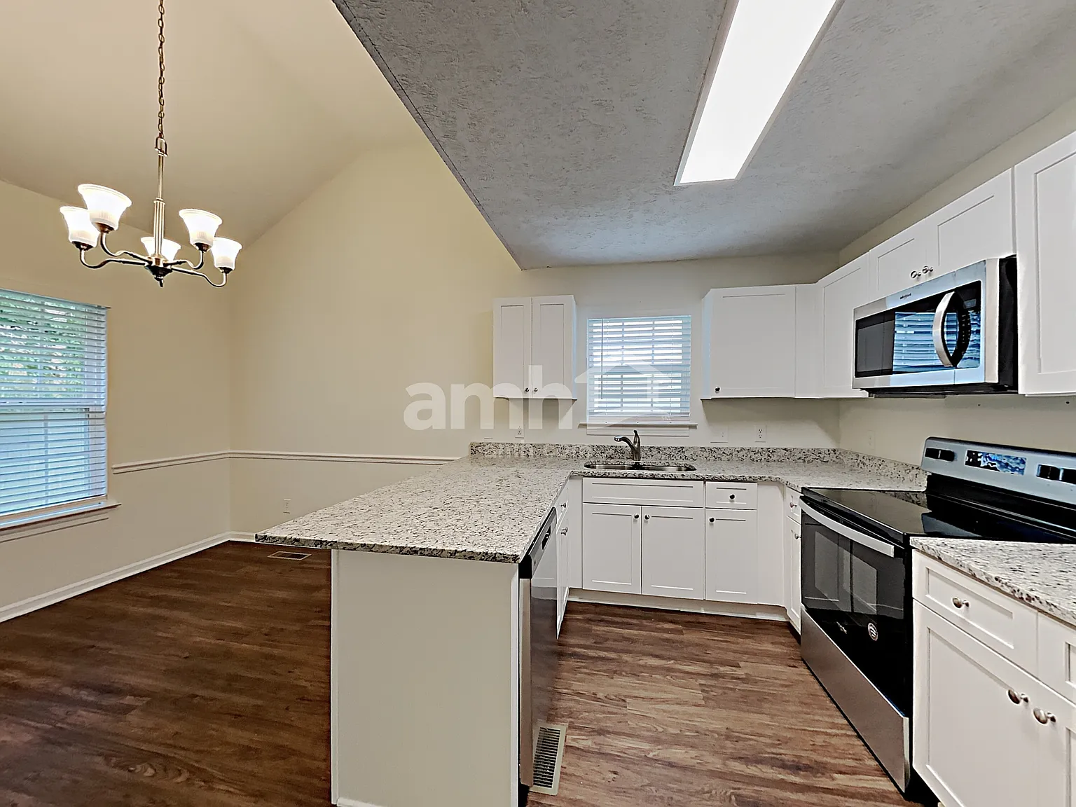 4 bed, 3.5 bath, 1928 sqft, $2,335 — Photo 3