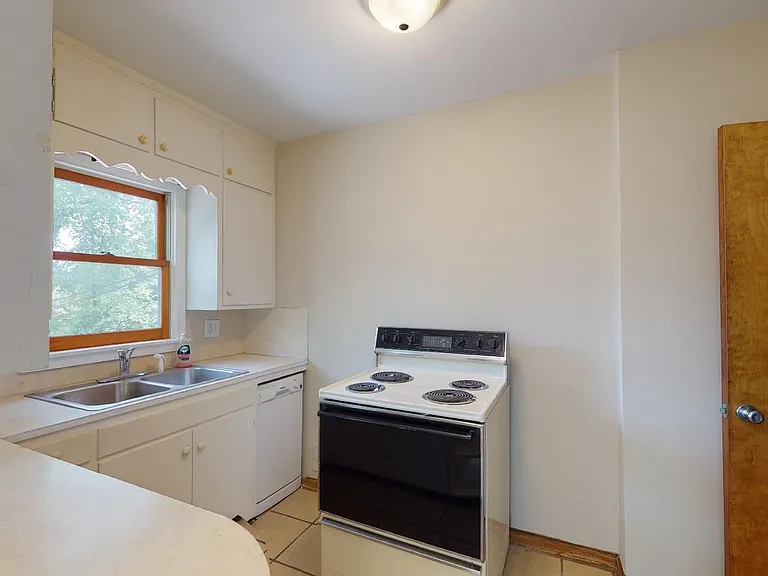 2635 Hunt St — Photo 3