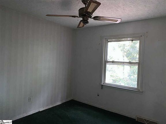 3rd image of 302 Chuckwood Dr