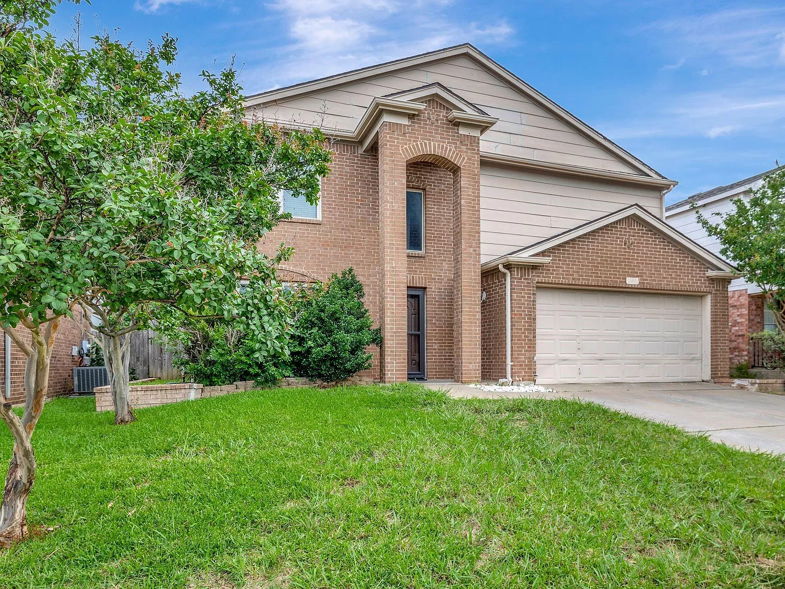 4 bed, 2040 sqft, $3,300 — Photo 3