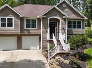 1483 Lake Front Dr, Salem, OH 44460