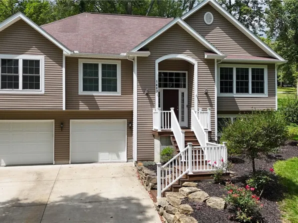1483 Lake Front Dr, Salem, OH 44460