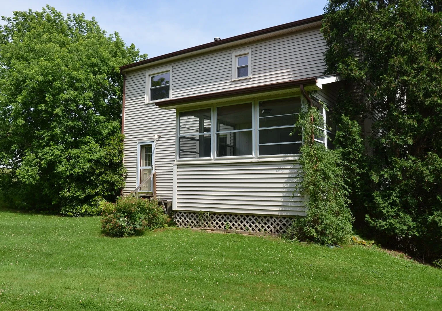 Spacious 4+ Bedroom Single-Family Home in Essex Junction — Photo 4