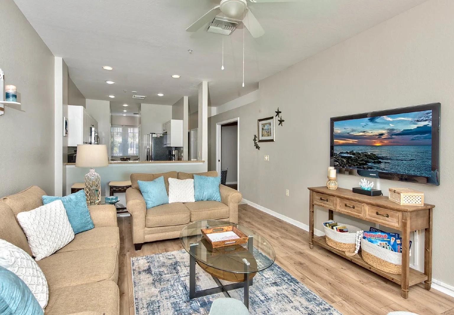 3 bed, 2.0 bath, 1389 sqft, $8,000 — Photo 4