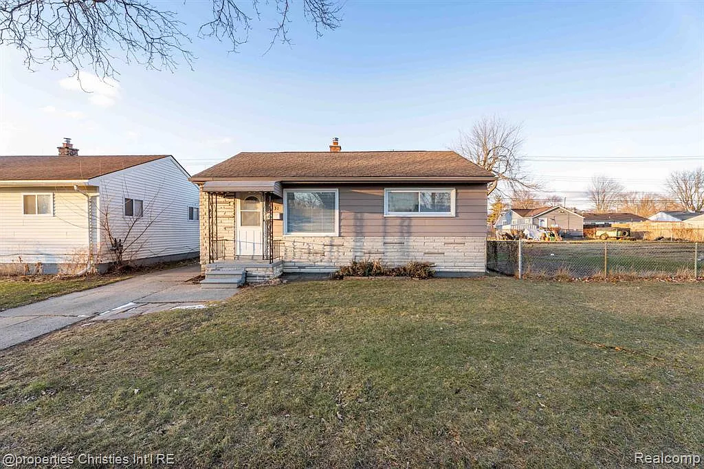 1431 E Meyers Ave photo 1