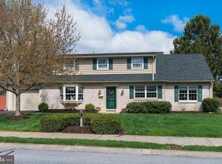 215 Oxford Dr, Lititz, PA 17543
