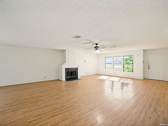 4th image of 606 CYPRESSCLIFF DR