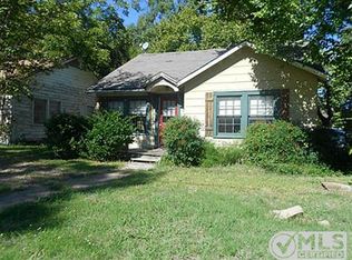 521 E 9th St, Bonham, TX 75418