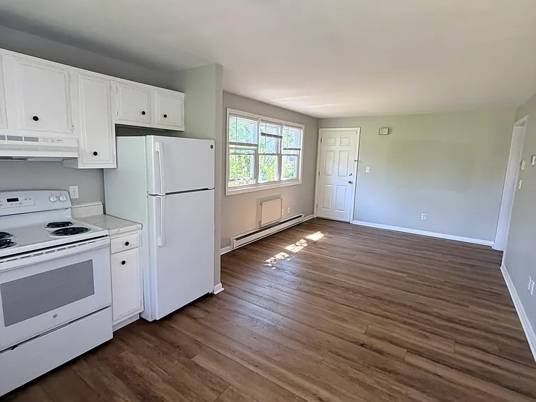 451 Main St #4 — Photo 3