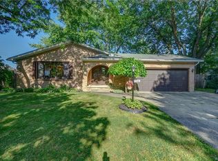 216 Countryside Ln, Williamsville, NY 14221