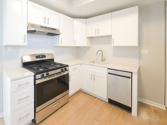 2nd image of 1952 W Winona St #2