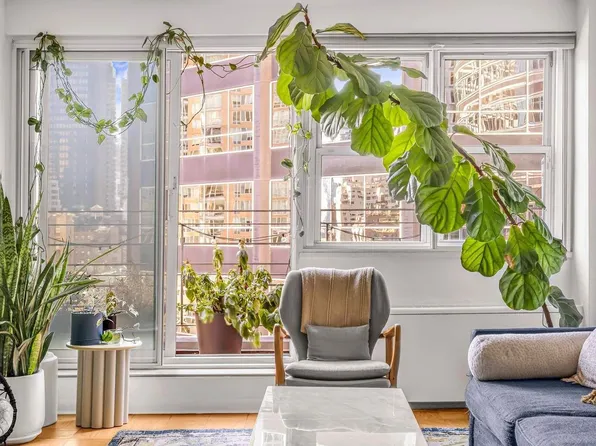 211 East 53rd Street image 4 of 11