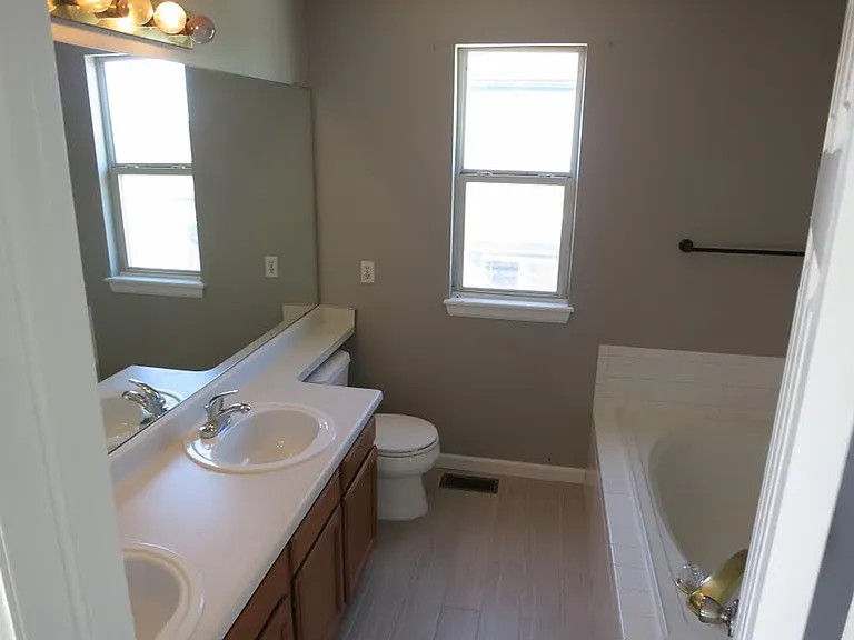 105 Bristol St — Photo 8