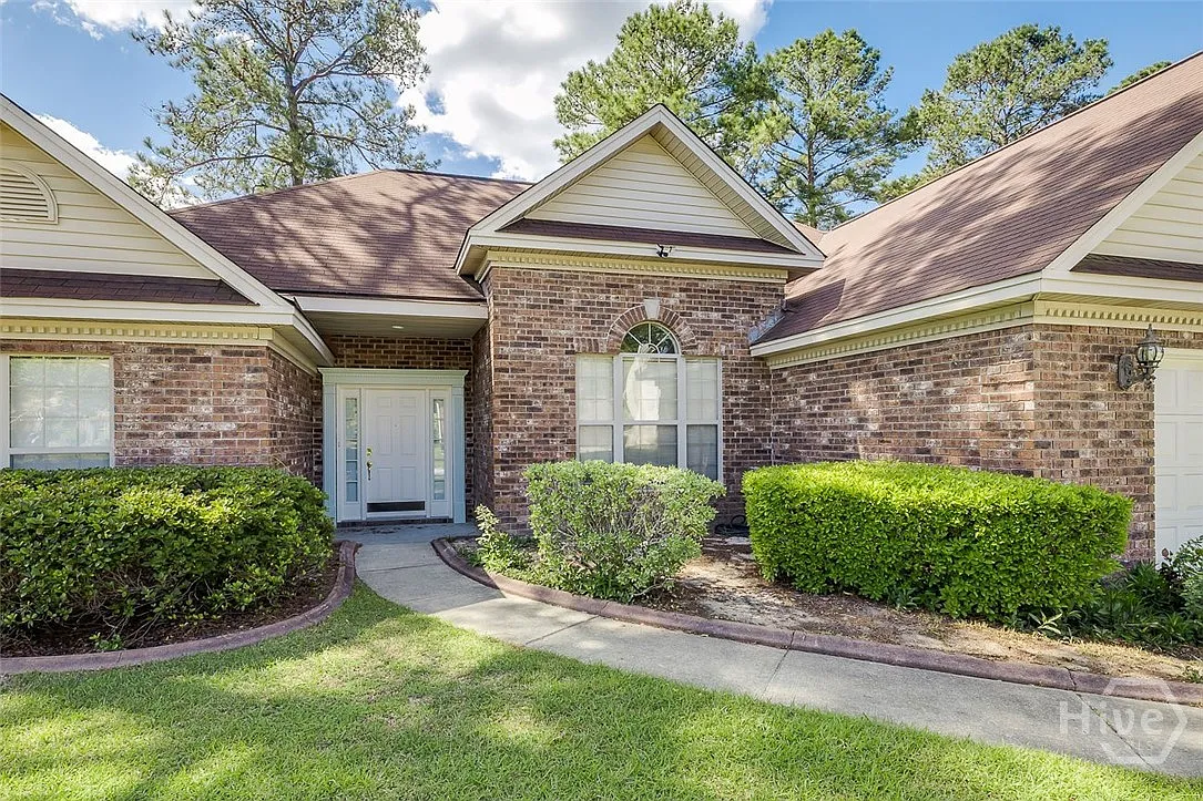 3 bed, 2.0 bath, 2662 sqft, $3,000 — Photo 4