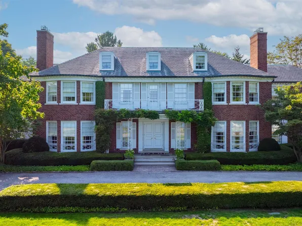 309 Lake Shore Rd, Grosse Pointe Farms, MI 48236