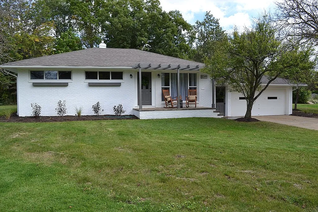 8349 Waters Dr photo 1