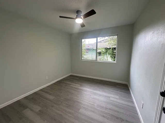 1552 W 14th St — Photo 11