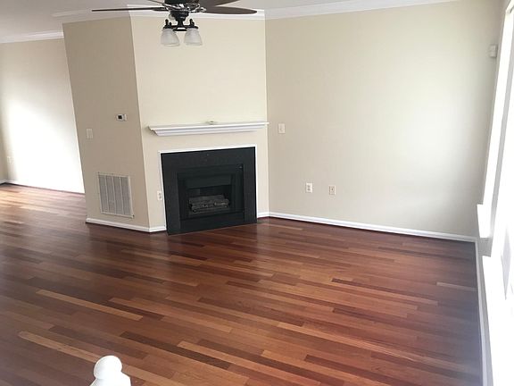 2nd image of 21788 Dragons Green Sq
