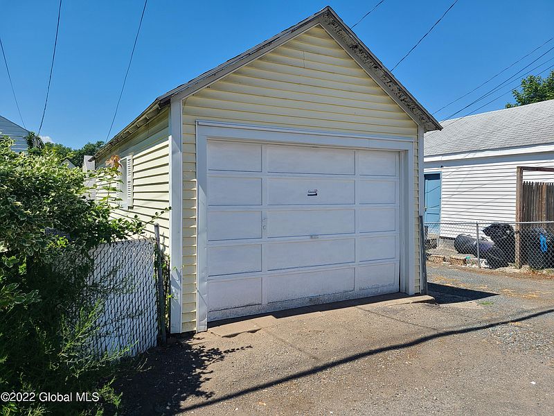 4th image of 680 3rd Avenue