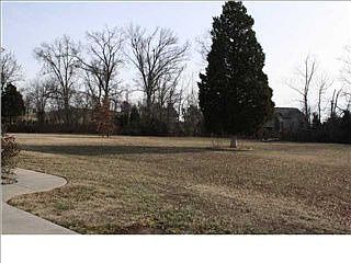 4th image of 210 Edgewood Ave