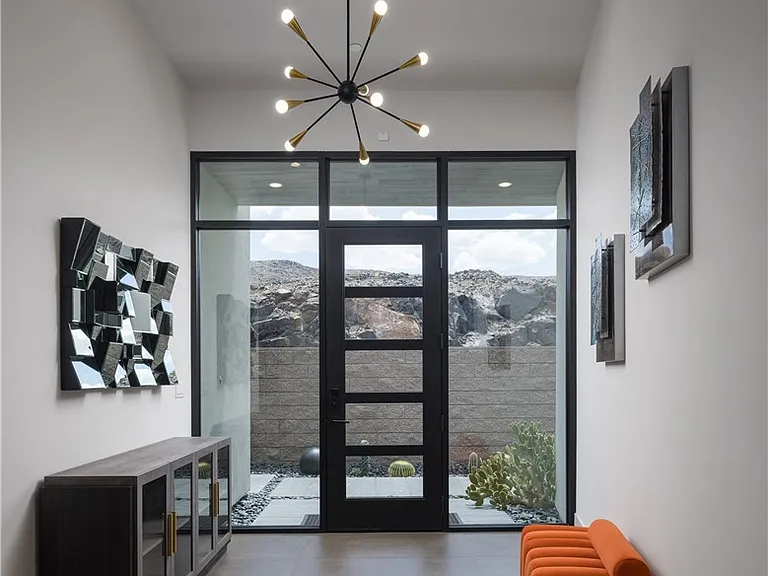 692 Scenic Cliff Dr — Photo 2