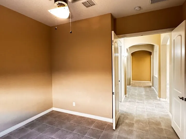 268 E Powell Way — Photo 13