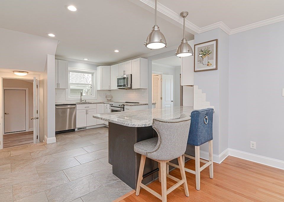 1059 Amostown Rd, West Springfield, MA 01089 Zillow