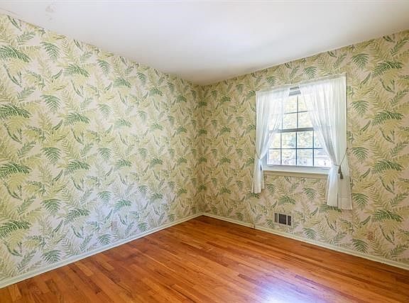 5th image of 2807 NE 63rd St