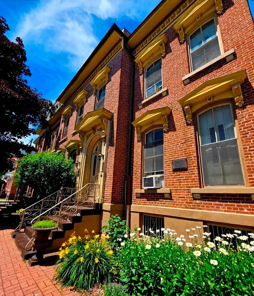 1 bed, 1600 sqft, $2,000 — Photo 1